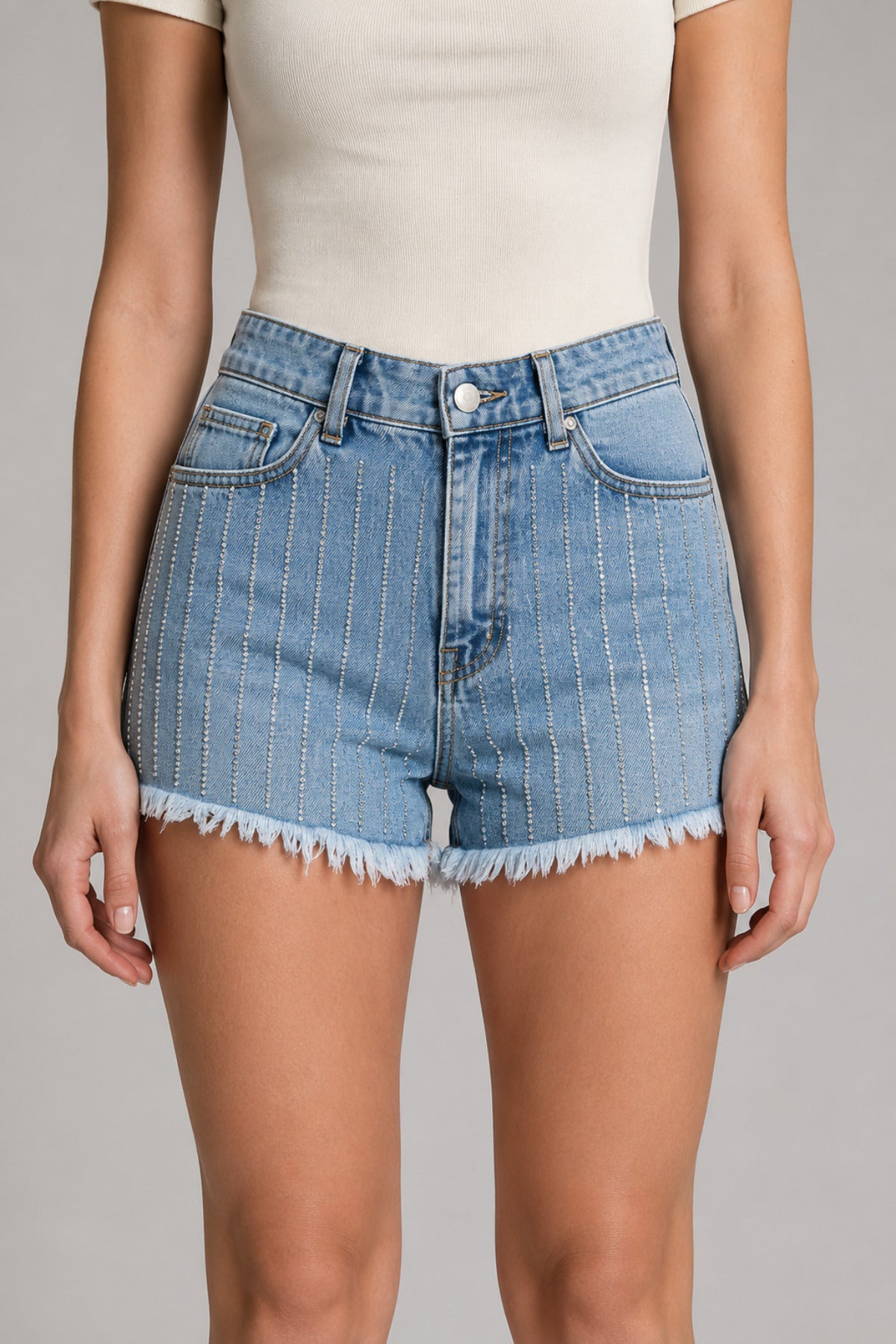 Dikey Sıra Taşlı Yüksek Bel Püsküllü Kadın Jean Şort - Ivoire Wear