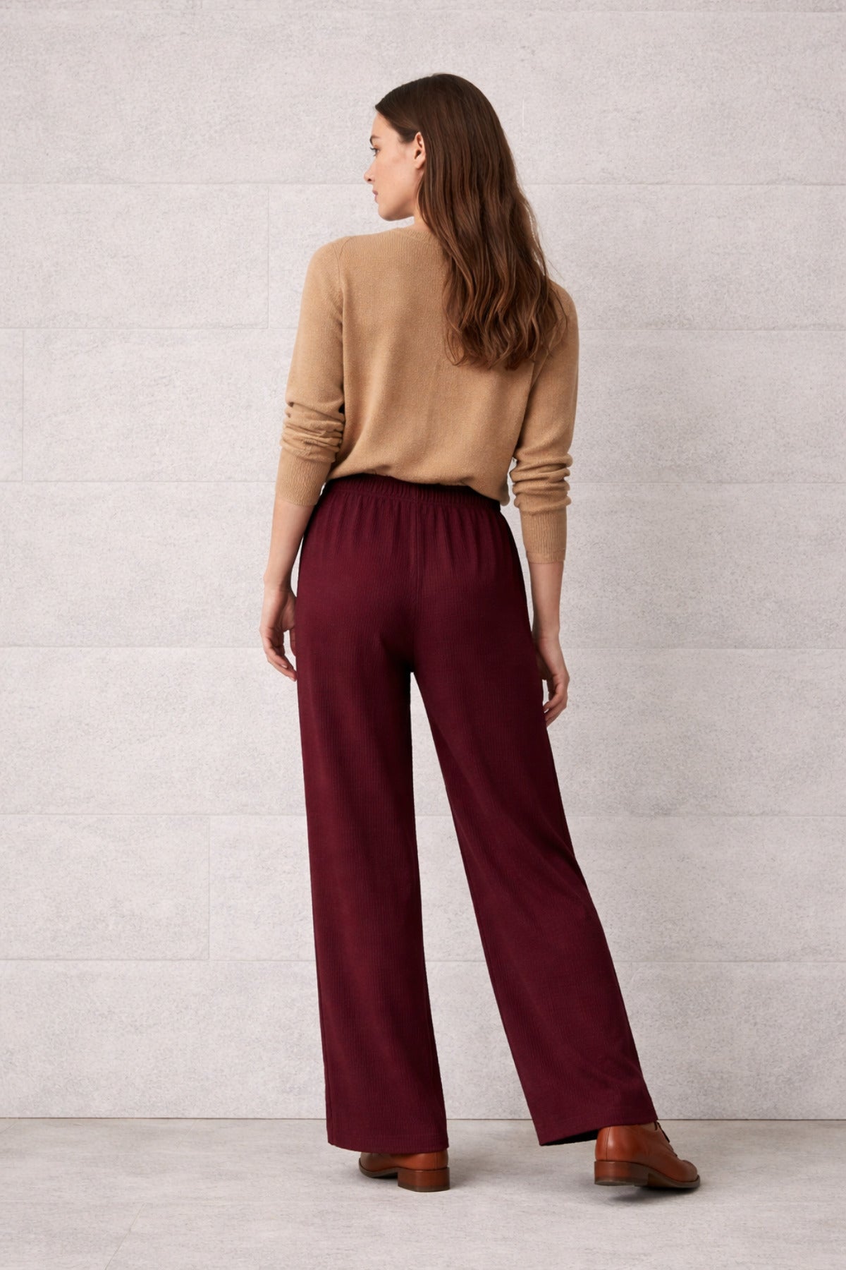Bordo Bürümcük Pantolon manken görseli - Ivoire Wear
